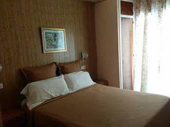 רוזס Hostal Creus מראה חיצוני תמונה